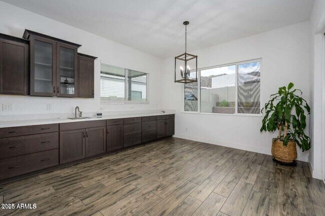 Building Photo - 1221 E Paseo Way