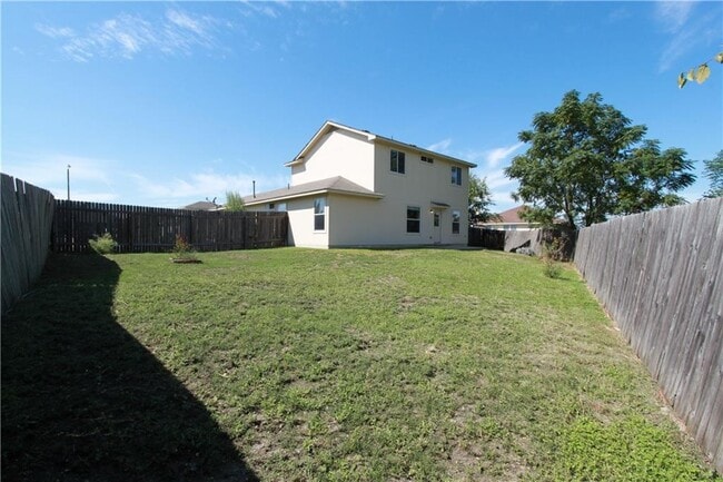 Building Photo - 122 Bayliss St