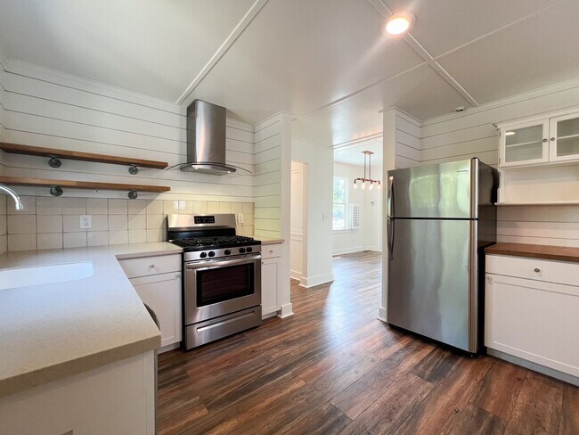 Building Photo - Charming Downtown Napa Cottage with Large Fenced Yard & Ample Parking