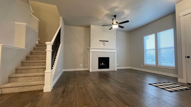 Building Photo - Great Townhouse in Windsor - Highland Meadows