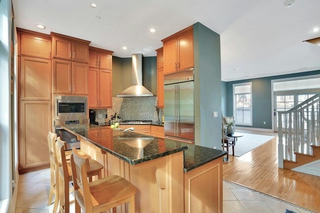 Building Photo - 3 Regency Pl