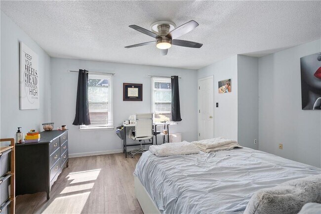 Building Photo - 2584 Old Roswell Rd