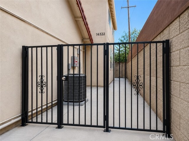 Building Photo - 16322 Paseo De Rocha Dr