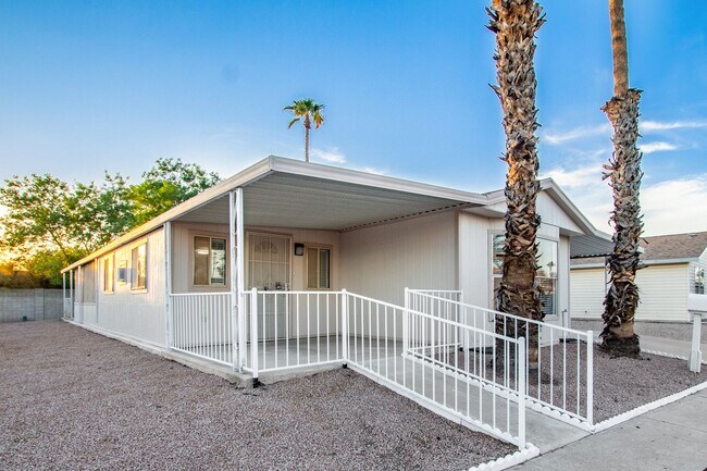 Building Photo - Newly Remodeled 2-Bedroom + Den Home in Ga...