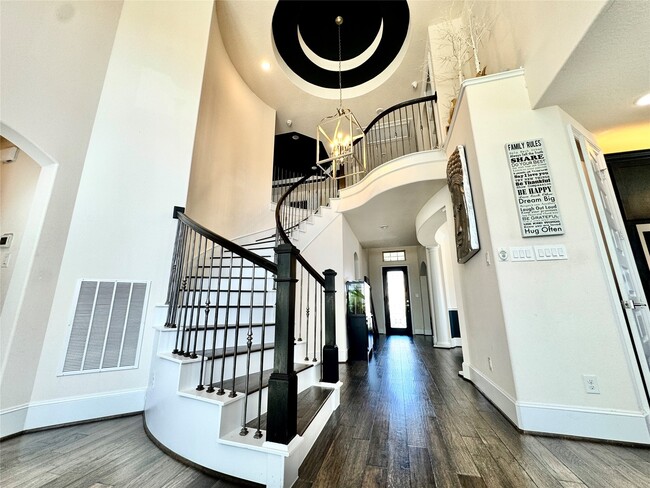 Building Photo - 16803 Bark Cabin Dr