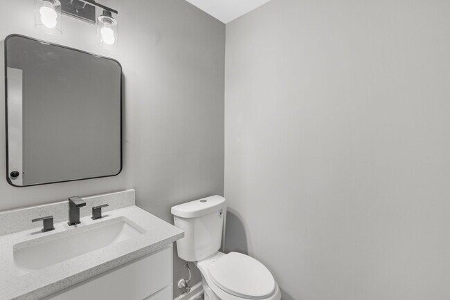 Building Photo - 1917 Grove Point Ct