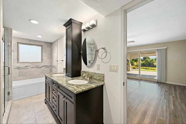 Building Photo - Gorgeous 3BD/3BA Home on a Golf-Course with Expansive Mountain Views! $5,000/mo