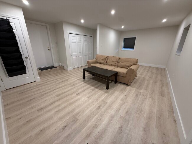 Building Photo - 426 Plateau Ave