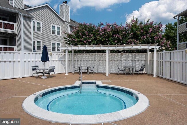 Building Photo - 12893 Grays Pointe Rd