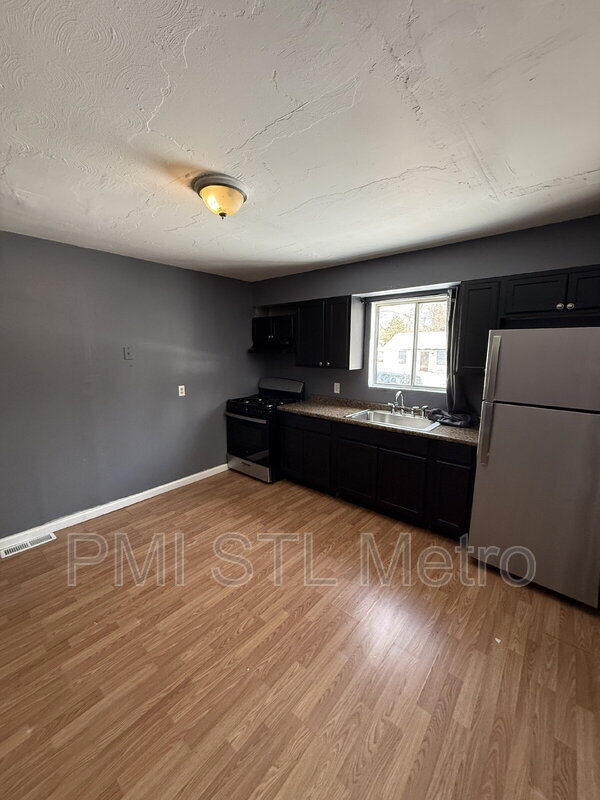 Building Photo - 10189 Count Dr