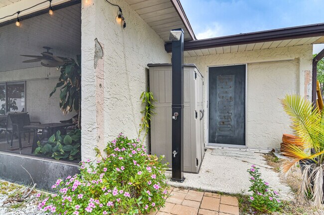 Building Photo - 2843 Meadow Wood Dr