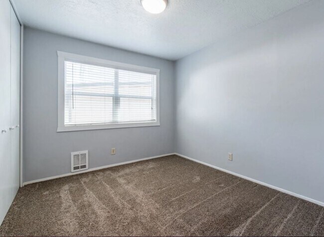 Building Photo - 410-12 Harrison St, Newberg