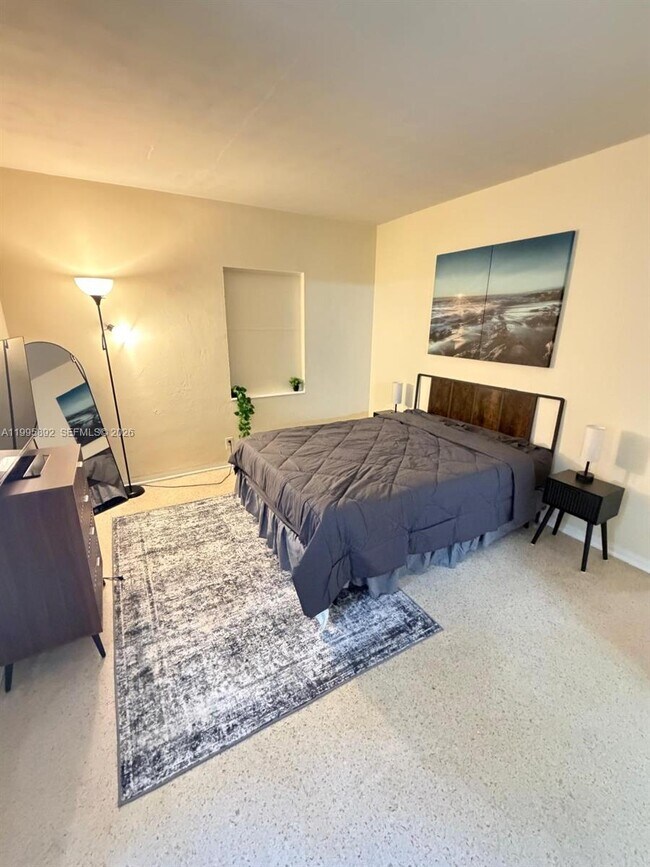 Building Photo - 1111 N Victoria Park Rd