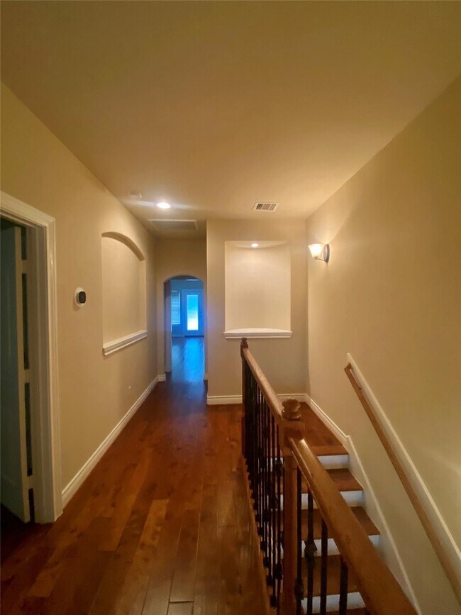 Building Photo - 1306 Dian St