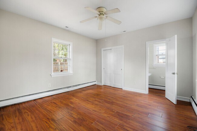 Building Photo - 2506 Kenmore Rd