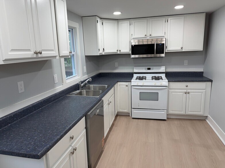 Building Photo - 1115 Fairdale St