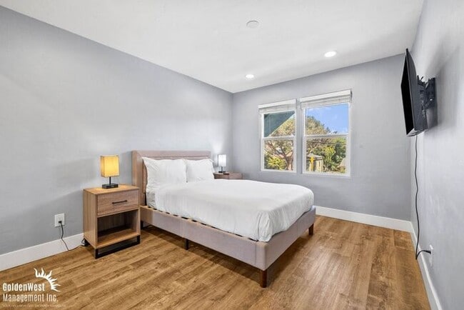 Building Photo - Modern 2Bdm 1Ba Downstairs Unit in North Park!