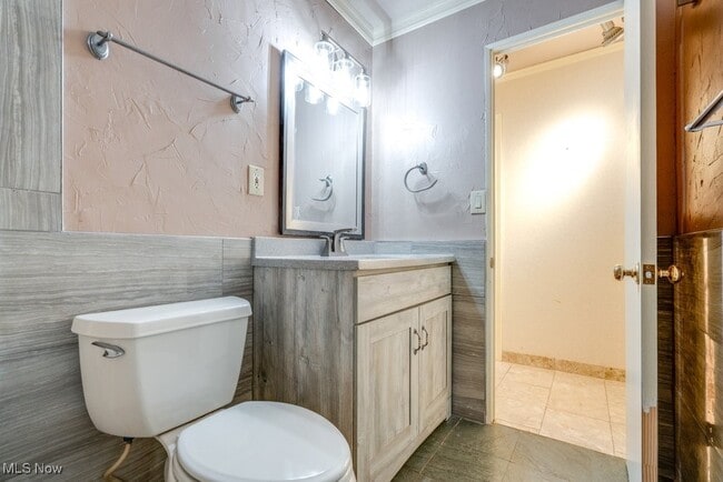 Building Photo - 301 Bogart Rd