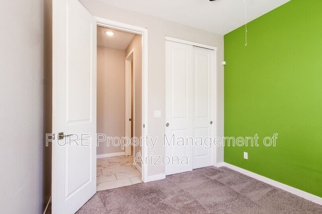 Building Photo - 852 W Park Ave