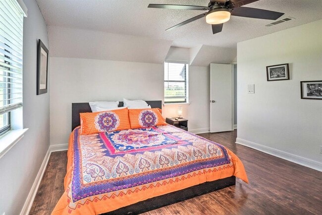 Building Photo - 15805 Richards Dr