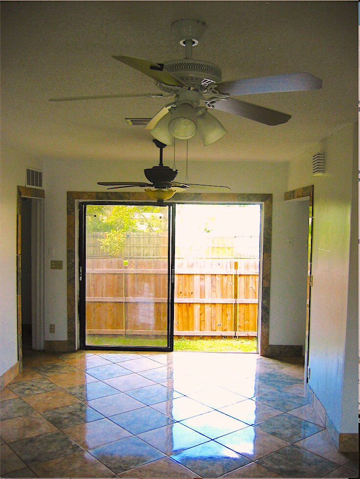 Dining area - 4210 SW 51st St