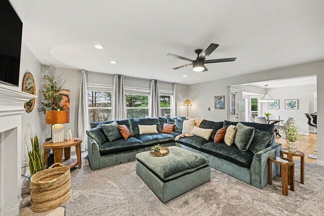 Building Photo - Freshly Renovated 4 Bedroom Home In Centerville OH