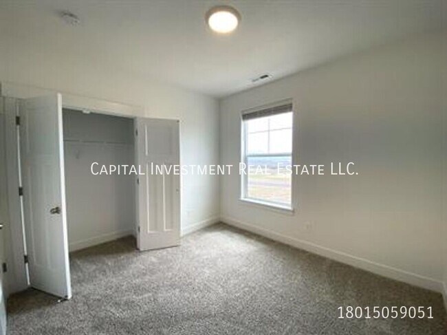 Building Photo - 947 W Coral Charm Wy