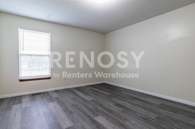 Building Photo - Cute 3 Bed, 2 full bath Townhome in Liberty