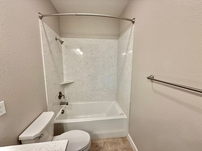 Building Photo - 1561 Osborn Dr