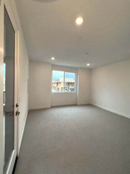 Building Photo - 107 Zawn