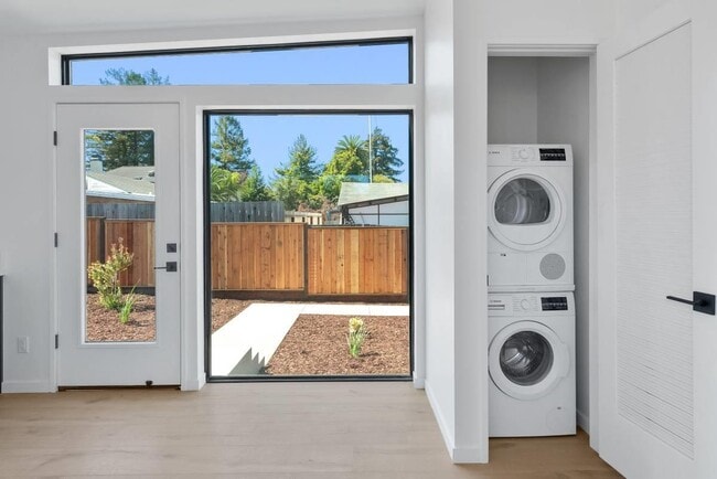 Building Photo - 1570 7th Ave