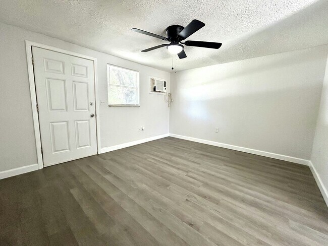 Building Photo - 8220 Krag Dr