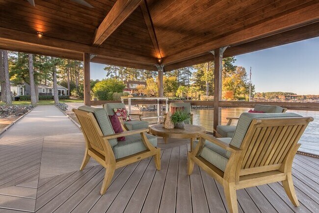 Building Photo - Lake Norman Playaway