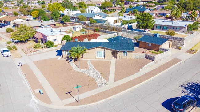 Building Photo - 816 Marimba Dr
