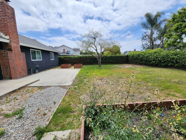 Building Photo - Newly Remodeled 3-Bedroom, 2-Bathroom Home for Rent – Los Alamitos