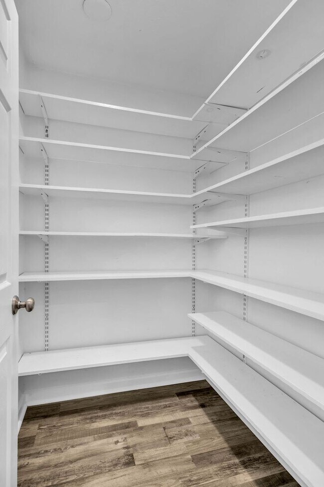 Building Photo - Move-in Ready Townhome in heart of Spring Hill