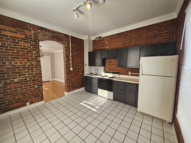 Building Photo - 607 Lindsay St
