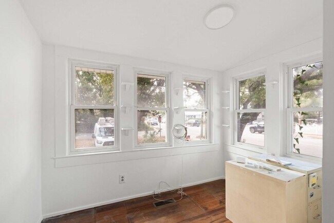 Building Photo - Sullivans Island Historic Charmer