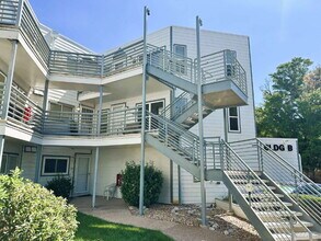 Building Photo - Updated 2 Bedroom, 2 Bath Condo (Available Immediately)