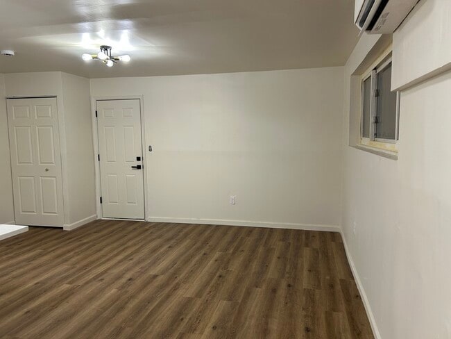 Building Photo - 301X Dupont Ave