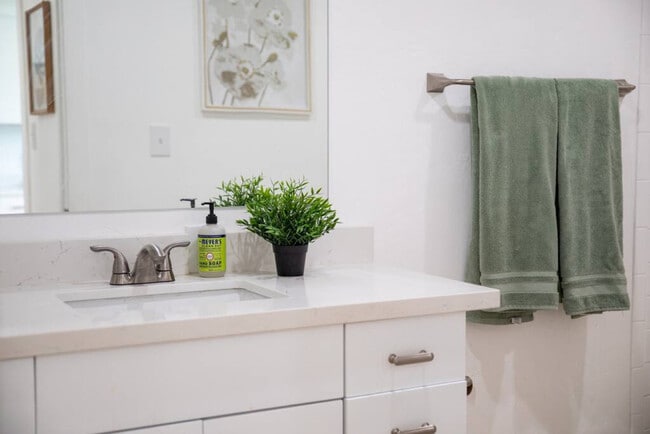 Building Photo - 9949 E Sego Lily Dr