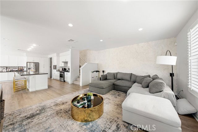 Building Photo - 120 Novel