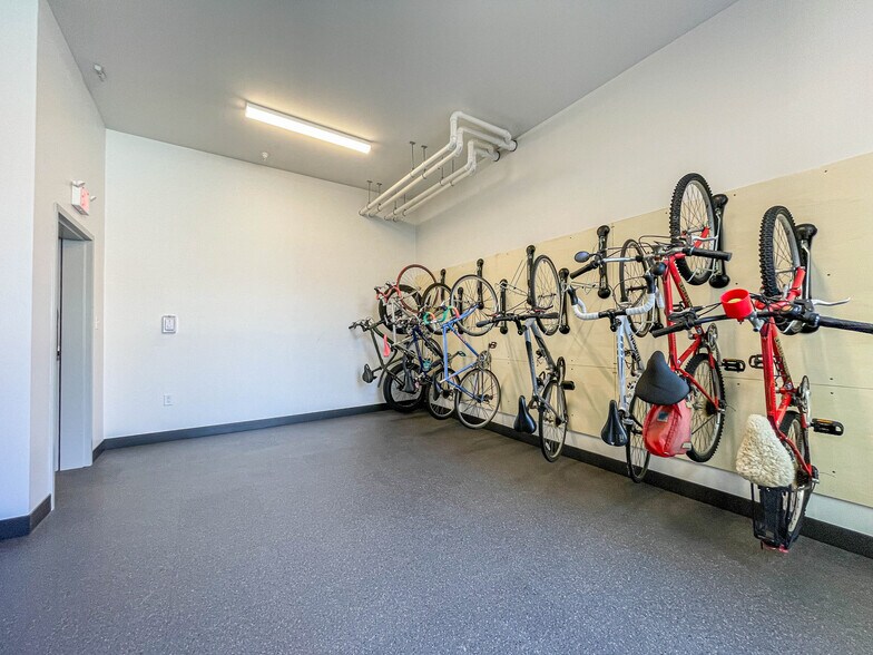 Building Photo - 5 India St