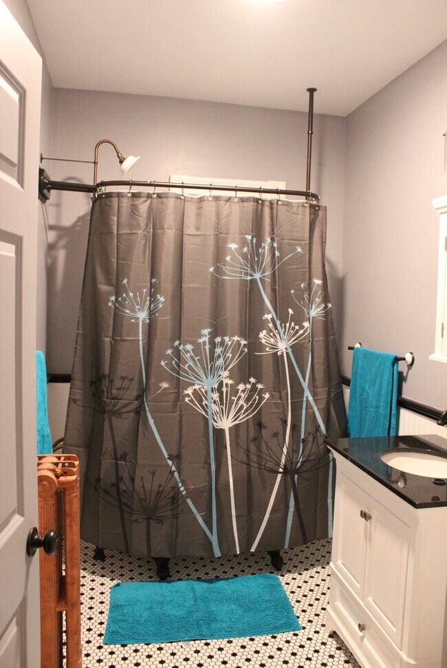 Building Photo - 36 Hudson St