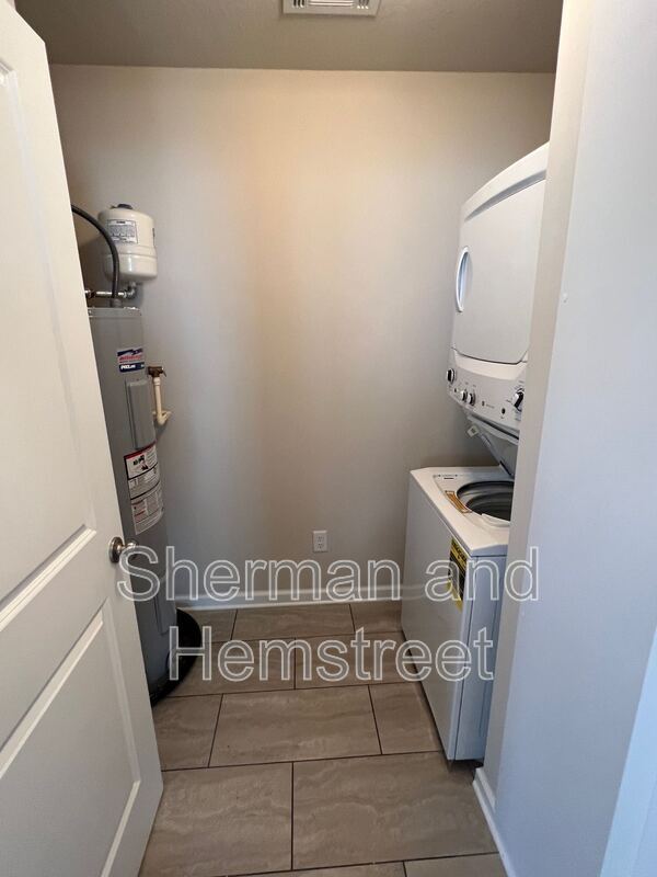 Building Photo - 606 Joiner Cir