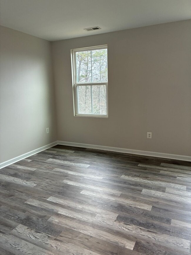 Building Photo - Beautiful 2019 End-of-Group Townhome – 3 Bed, 2 Bath, 1-Car Garage