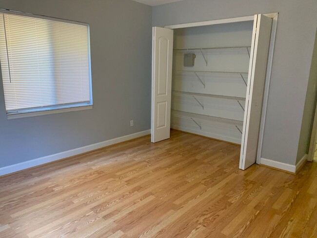 Building Photo - Nice Condo in the heart of Orange Park