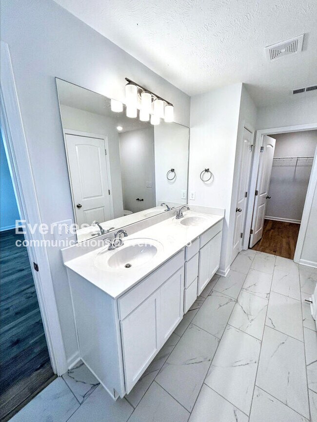 Building Photo - 347 Raines Ct