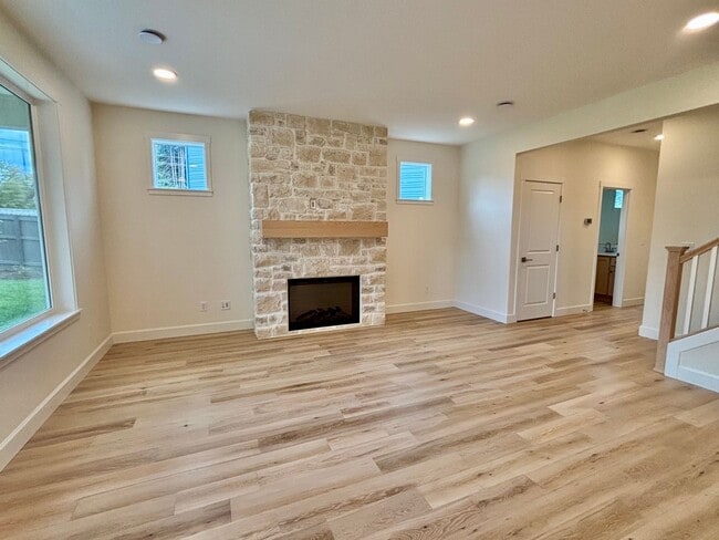 Building Photo - Gorgeous Ridgefield Home