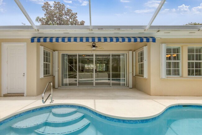 Building Photo - 121 Savona Dr